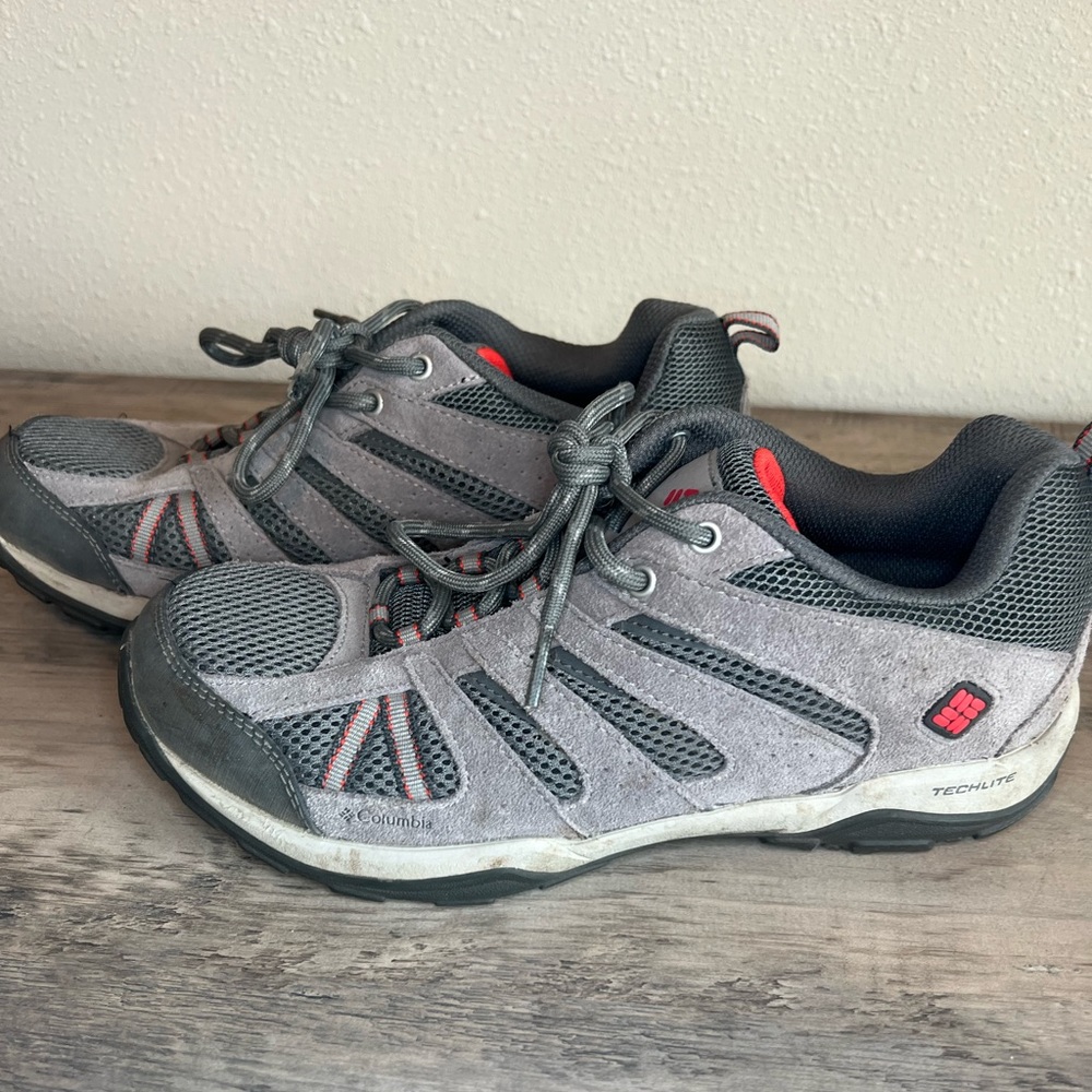 Gently used womens Columbia hiking shoes